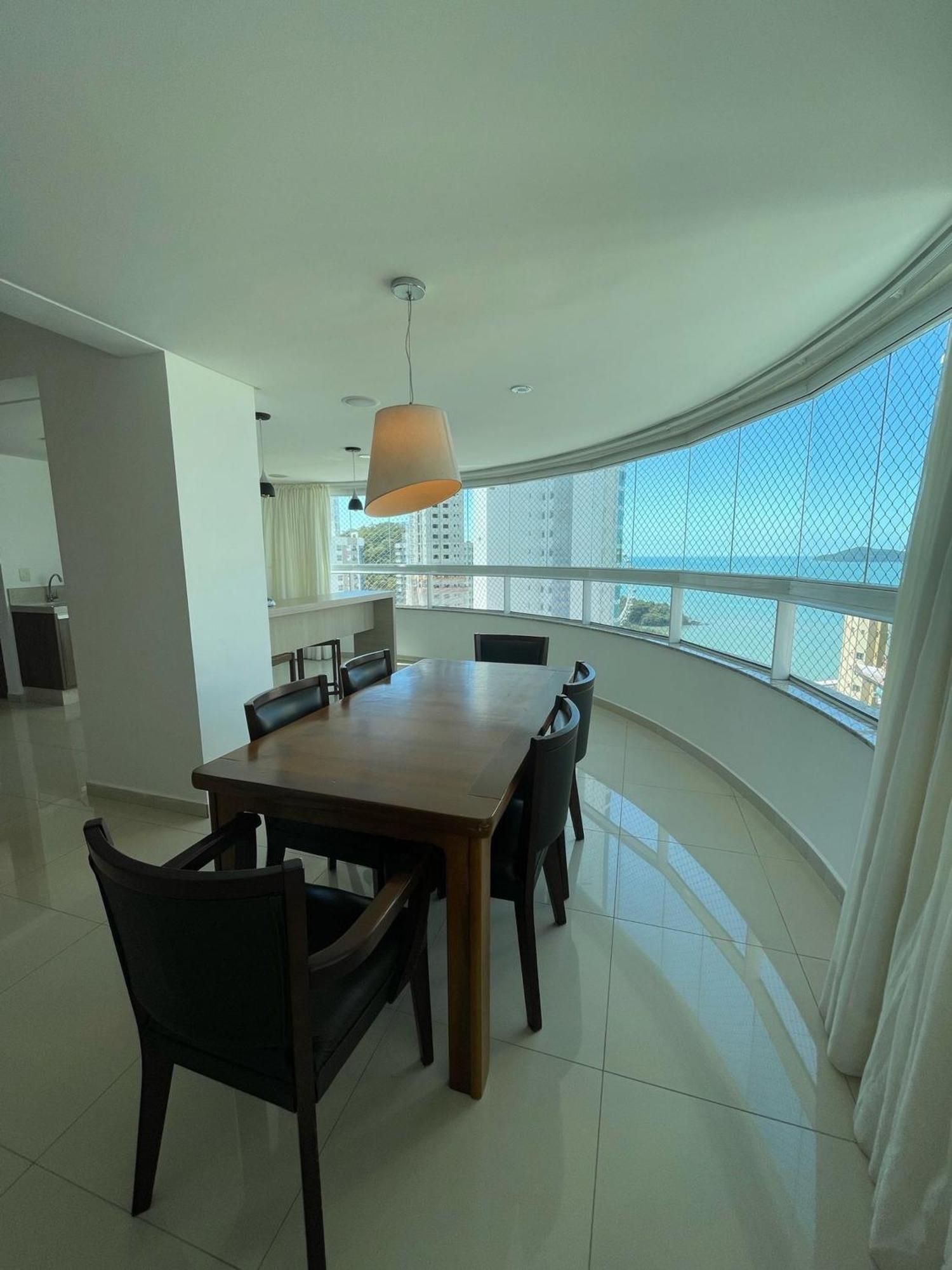 Linda Vista, Amplo Apartamento, 3 Suítes, 2 Garagens * Balneário Camboriú